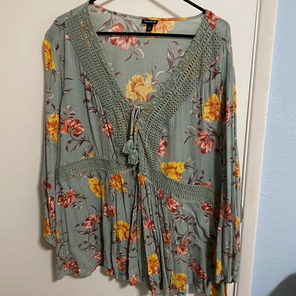 Torrid 3 babydoll crepe top